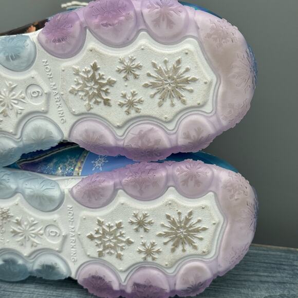 Disney’s Frozen 2 Anna & Elsa Toddler Girl’s Light-up Shoes Light Blue Size 6 - Picture 9 of 9
